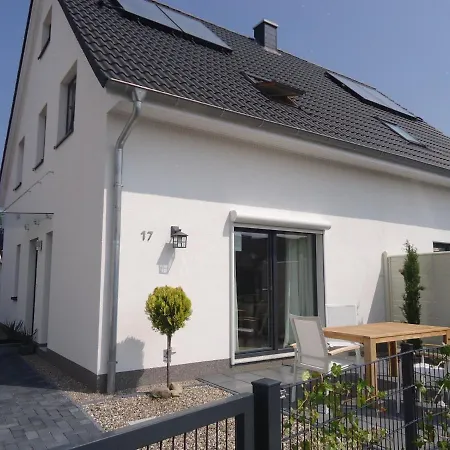 Holiday home Sauve In With Fenced Garden *